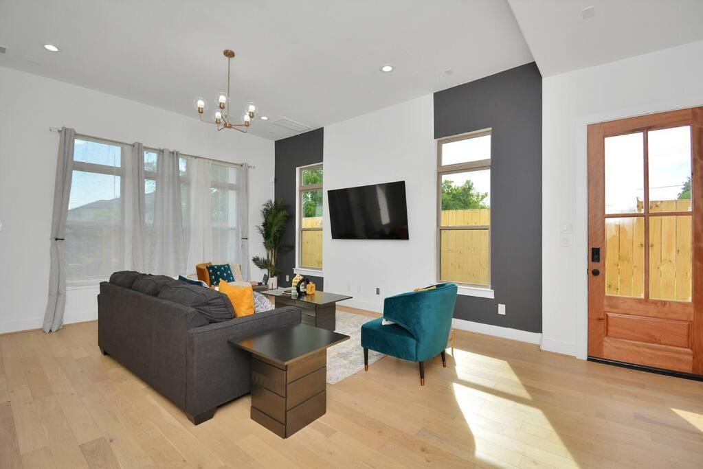 Blissful Getaway Home With Hot Tub & Backyard Near Downtown Хьюстон Экстерьер фото