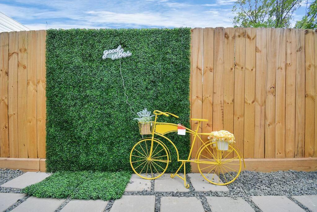 Blissful Getaway Home With Hot Tub & Backyard Near Downtown Хьюстон Экстерьер фото